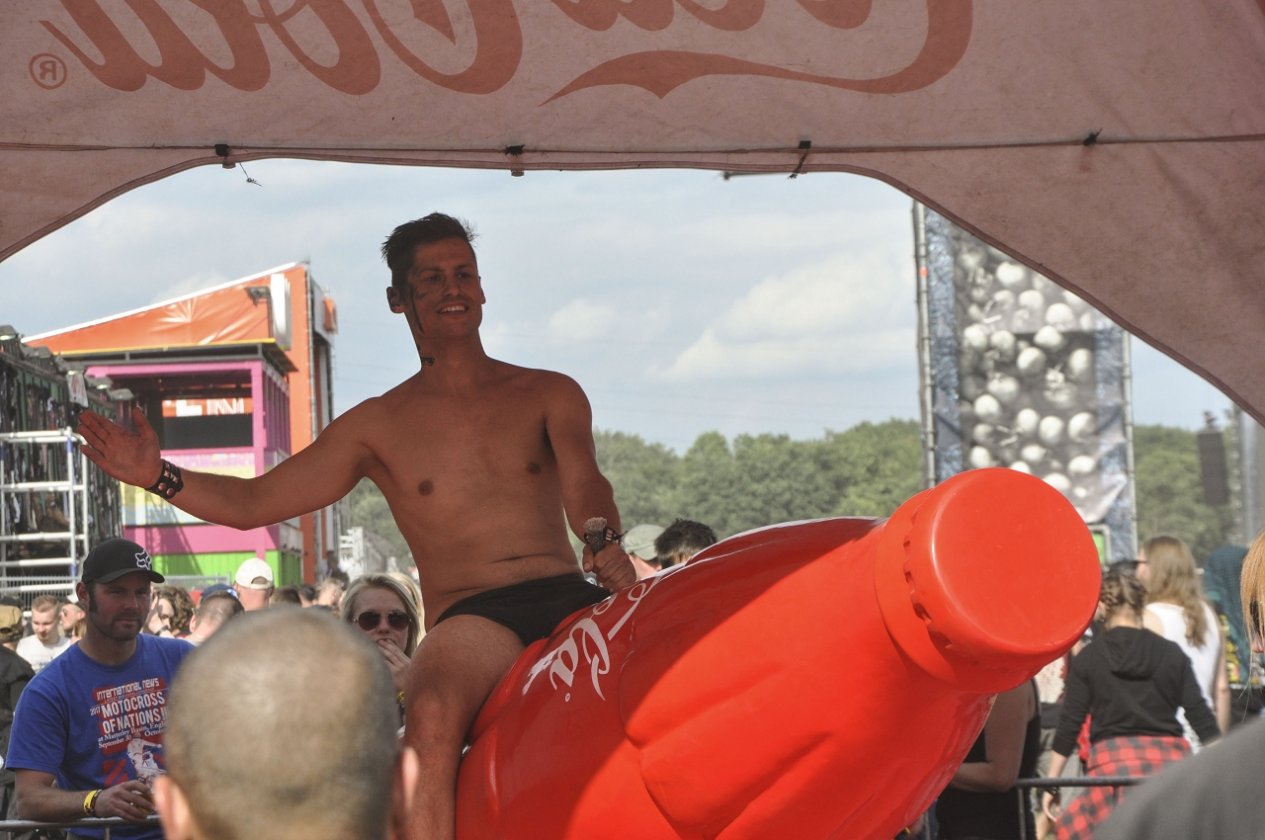 Impressionen und Atmosphäre vom belgischen XXL-Metaltreffen. – Cola-Rodeo.