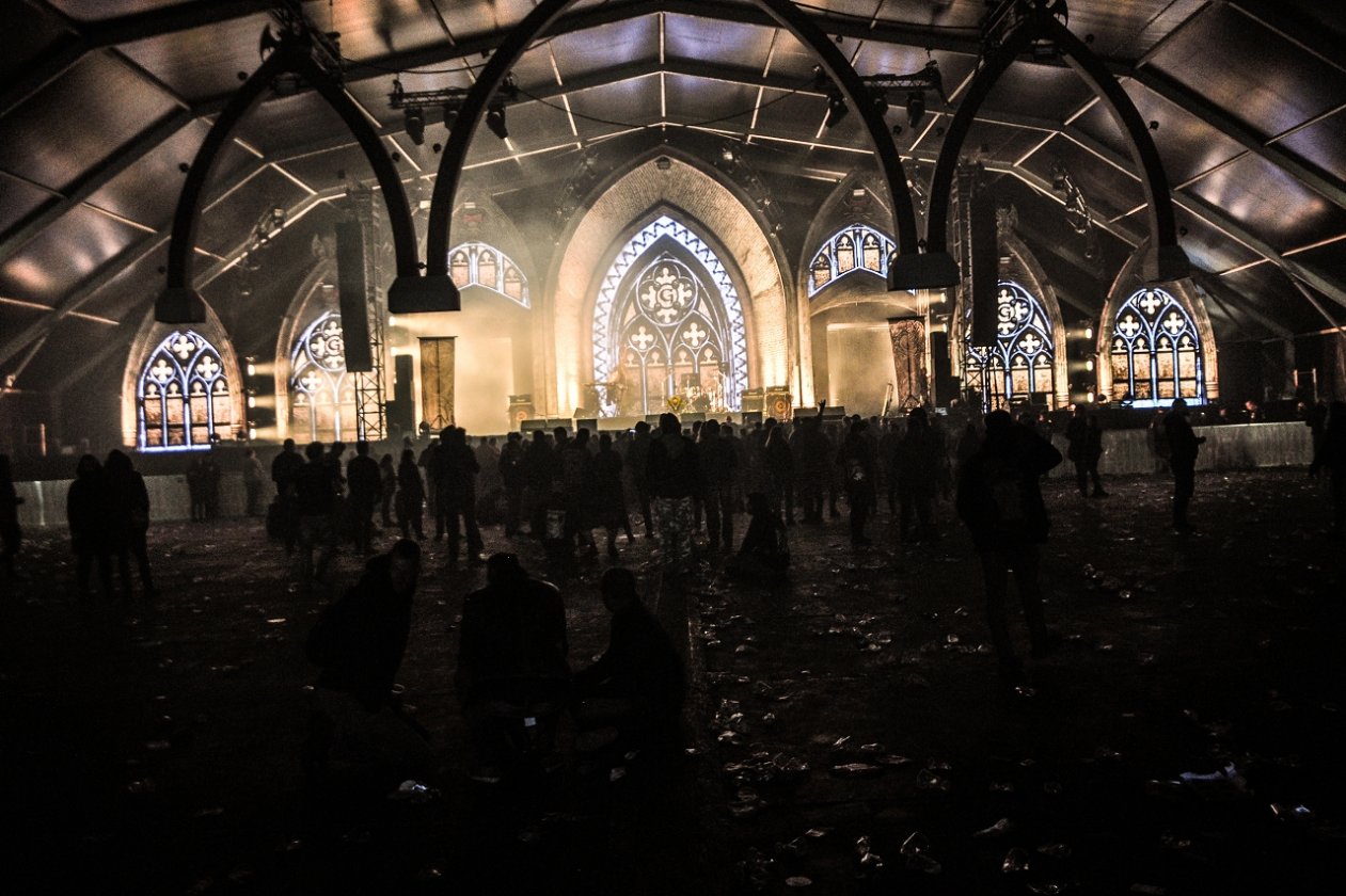 Impressionen und Atmosphäre vom belgischen XXL-Metaltreffen. – Metal Dome.