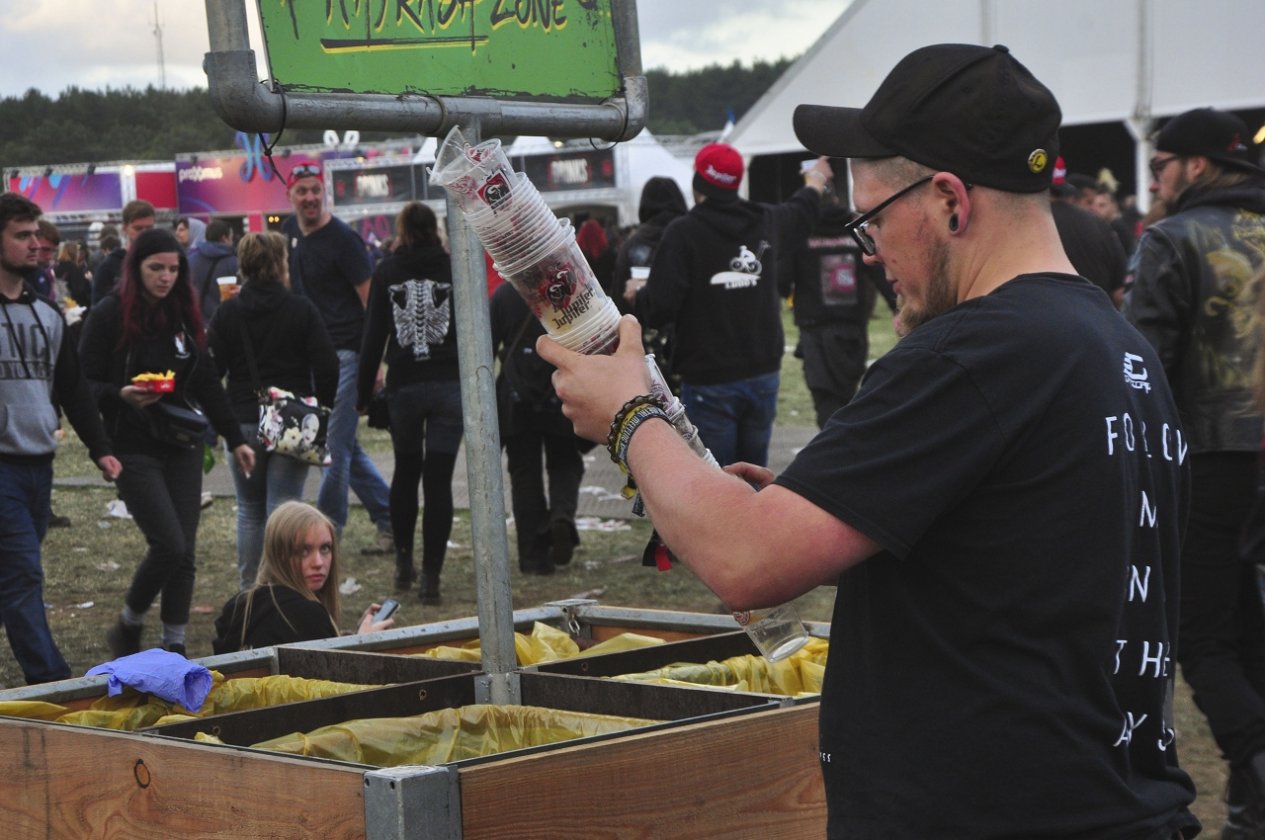 Impressionen und Atmosphäre vom belgischen XXL-Metaltreffen. – Ducks Of Thrash.