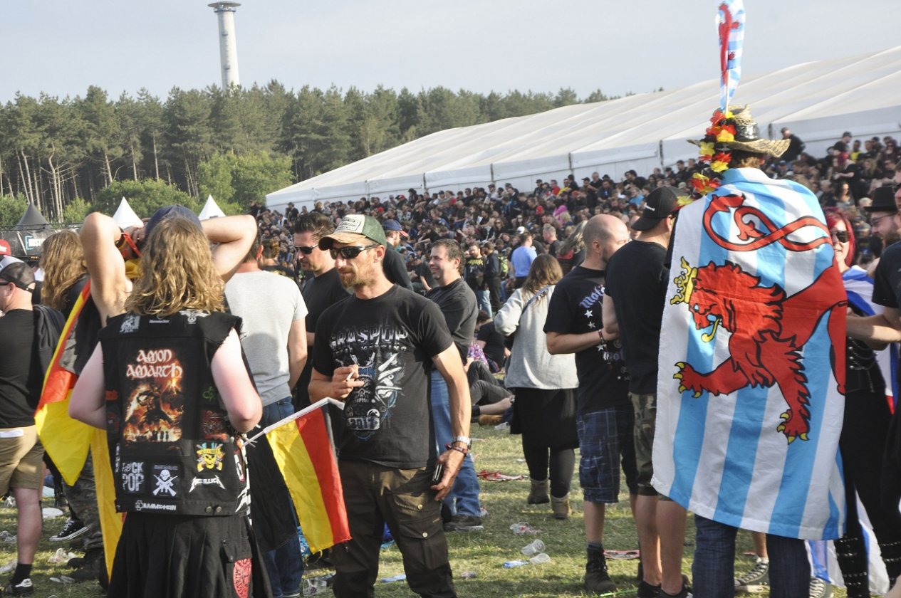 Impressionen und Atmosphäre vom belgischen XXL-Metaltreffen. – Fandasein.