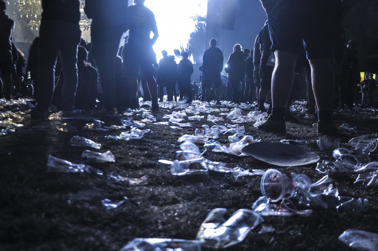 Impressionen und Atmosphäre vom belgischen XXL-Metaltreffen. – Ozzy.