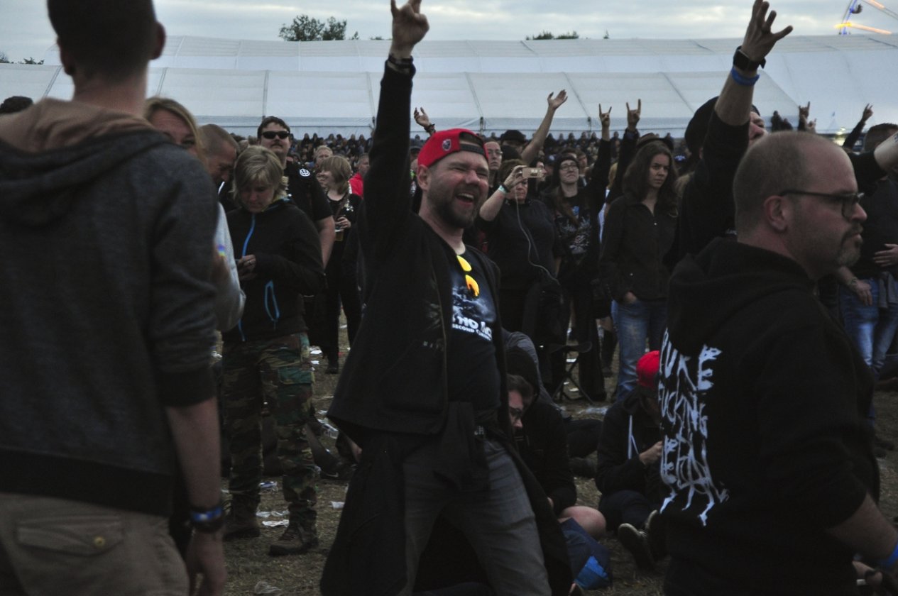 Impressionen und Atmosphäre vom belgischen XXL-Metaltreffen. – Painkiller.
