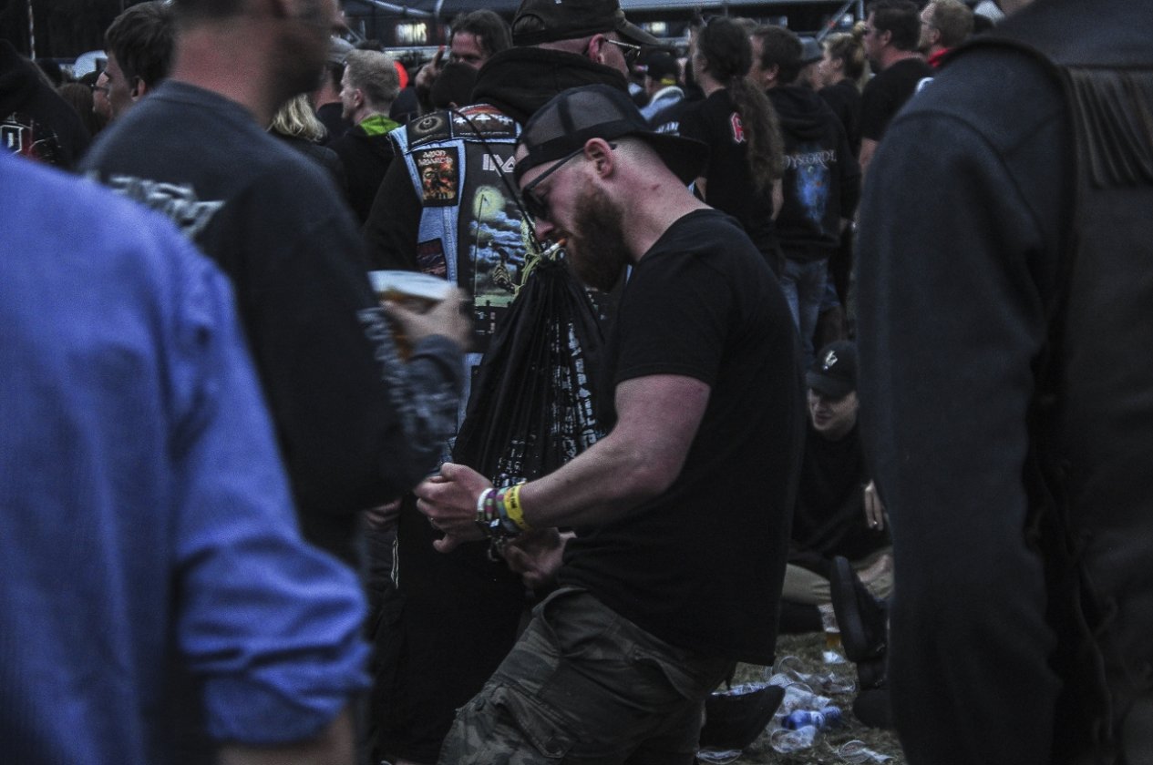 Impressionen und Atmosphäre vom belgischen XXL-Metaltreffen. – Painkiller (Gitarrensolo).