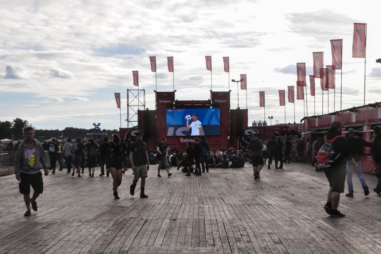 Impressionen und Atmosphäre vom belgischen XXL-Metaltreffen. – Public Viewing.