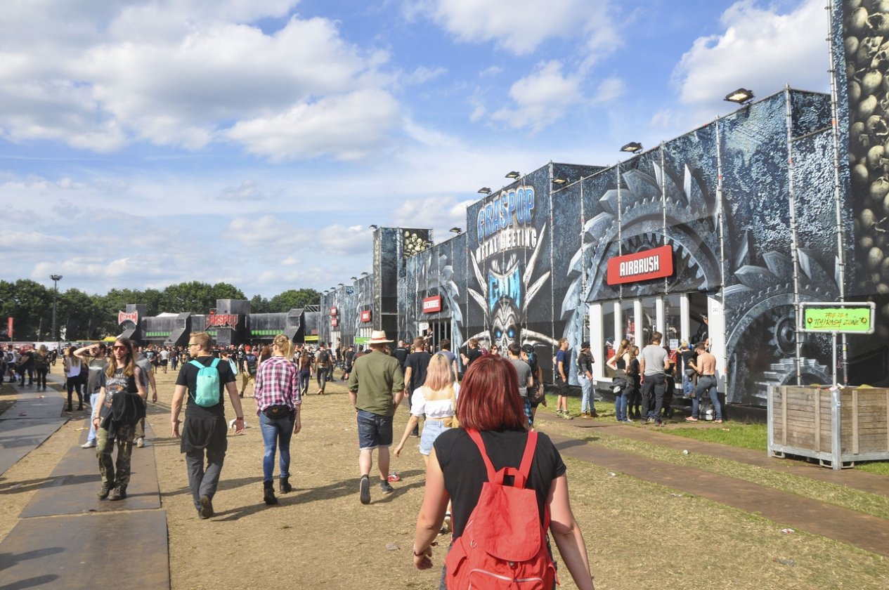 Impressionen und Atmosphäre vom belgischen XXL-Metaltreffen. – Rein da!
