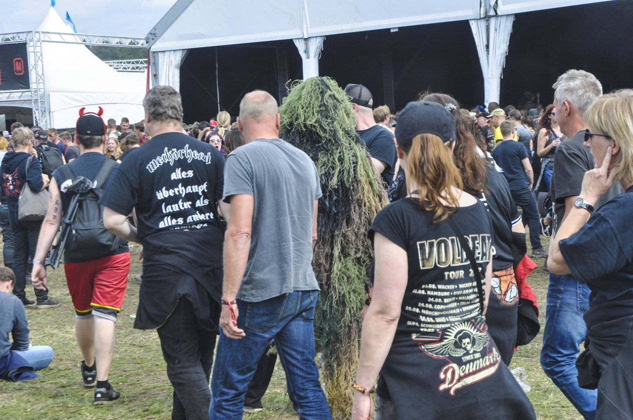 Impressionen und Atmosphäre vom belgischen XXL-Metaltreffen. – Weedman.