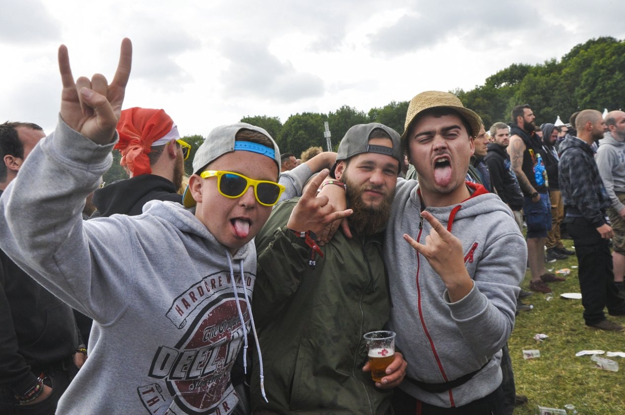 Impressionen und Atmosphäre vom belgischen XXL-Metaltreffen. – Yeah!