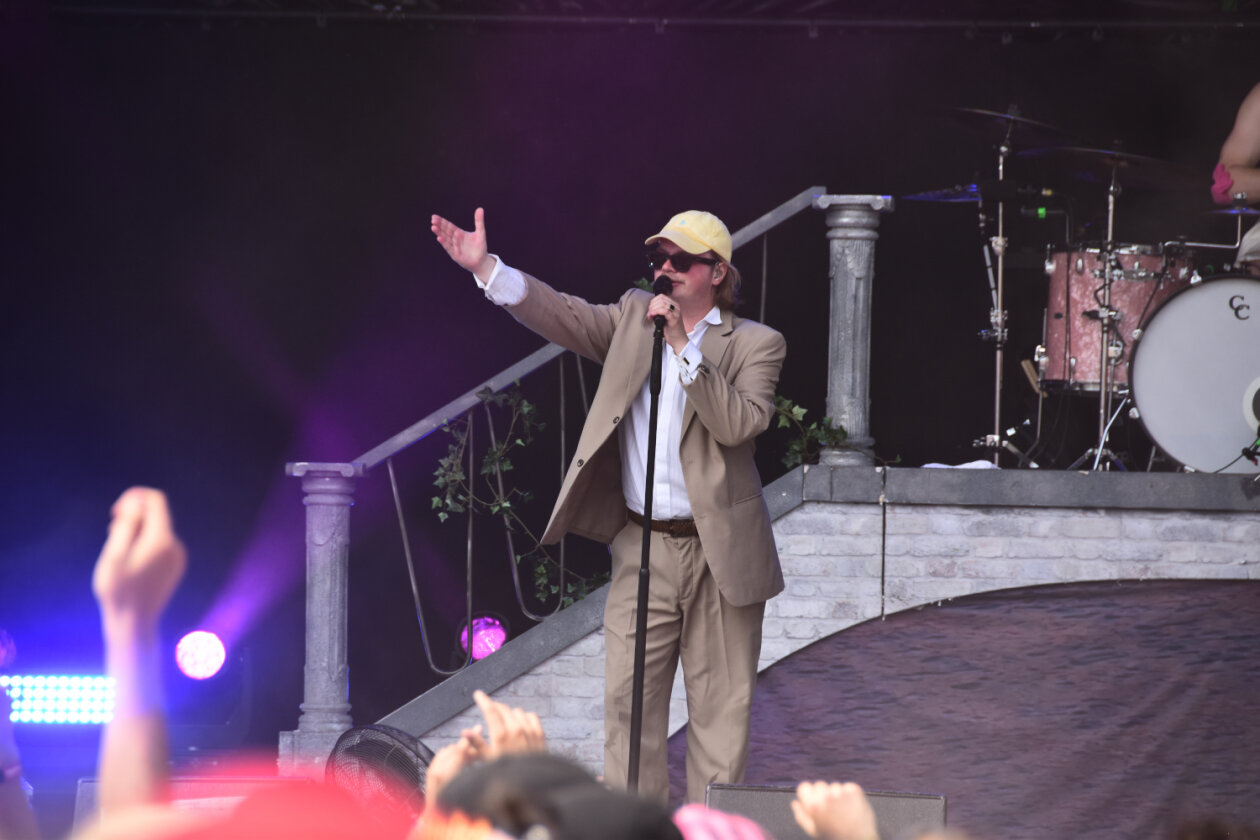 Die Sonne brennt erbarmungslos, und die Party rollt! – Roy Bianco.