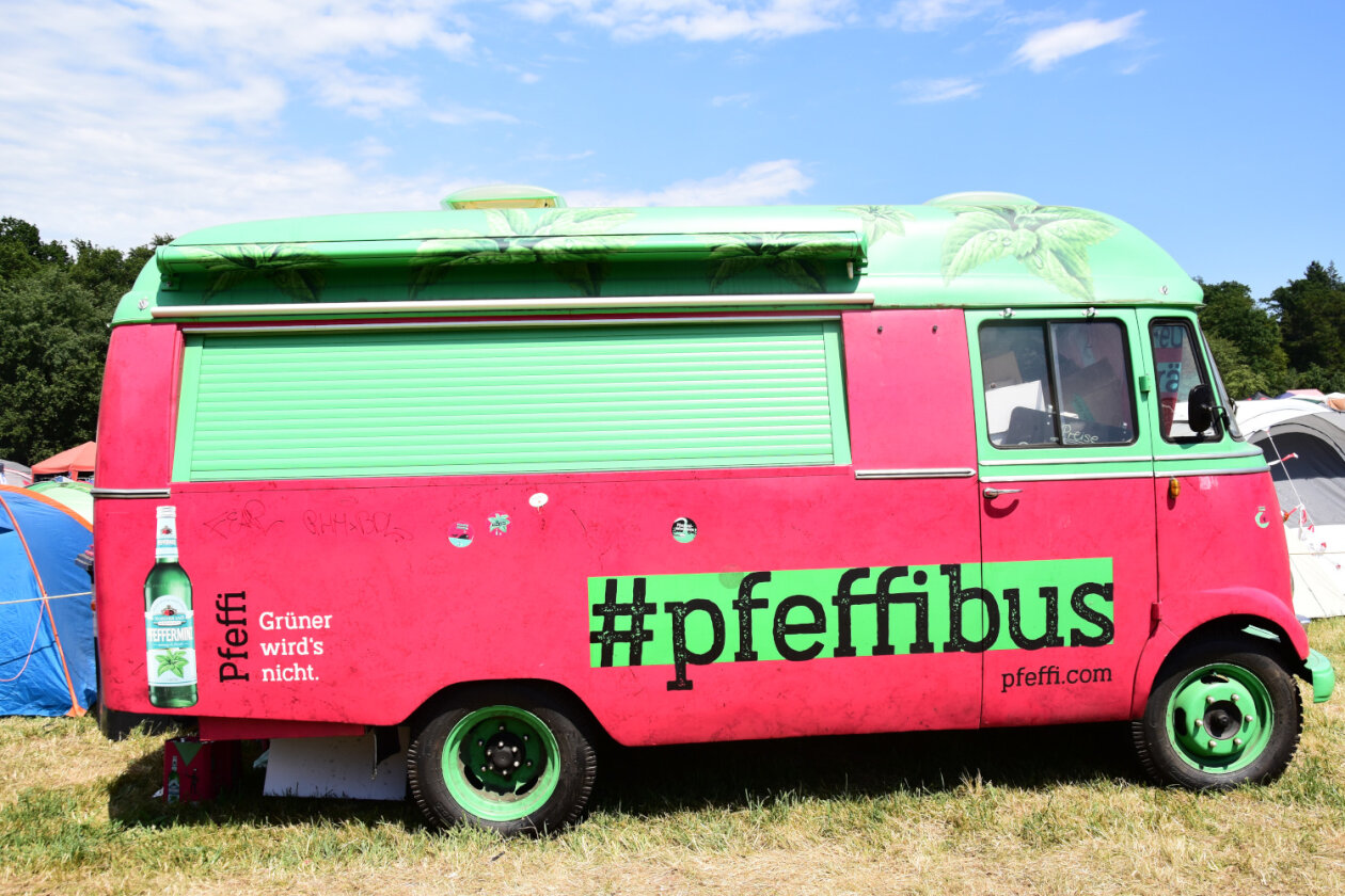 Die Sonne brennt erbarmungslos, und die Party rollt! – Samstag beim Happiness.