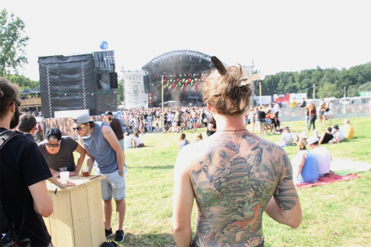 Circle Pits und Kirschbier: Die Fotos aus Straubenhardt. – Happiness.