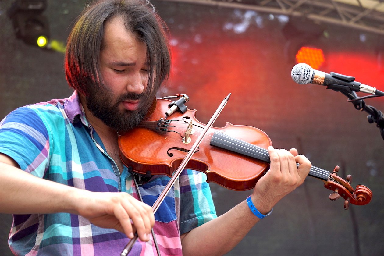 Gisbert zu Knyphausen nutzt das elterliche Weingut im Rheingau jährlich als Festivalgelände. – David Lemaitre.