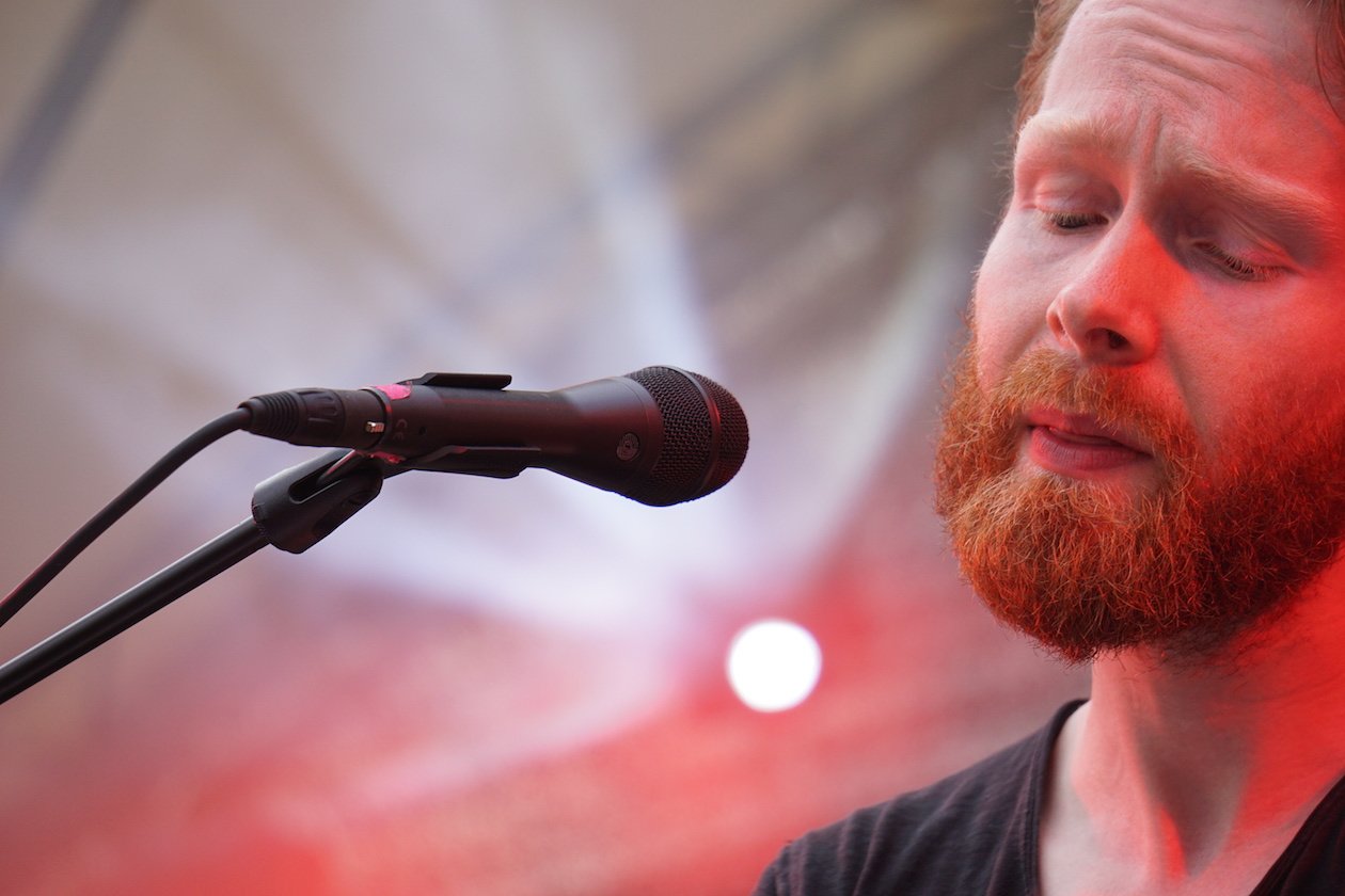 Gisbert zu Knyphausen nutzt das elterliche Weingut im Rheingau jährlich als Festivalgelände. – Enno Bunger.