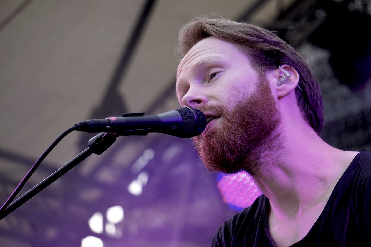 Gisbert zu Knyphausen nutzt das elterliche Weingut im Rheingau jährlich als Festivalgelände. – Enno Bunger.