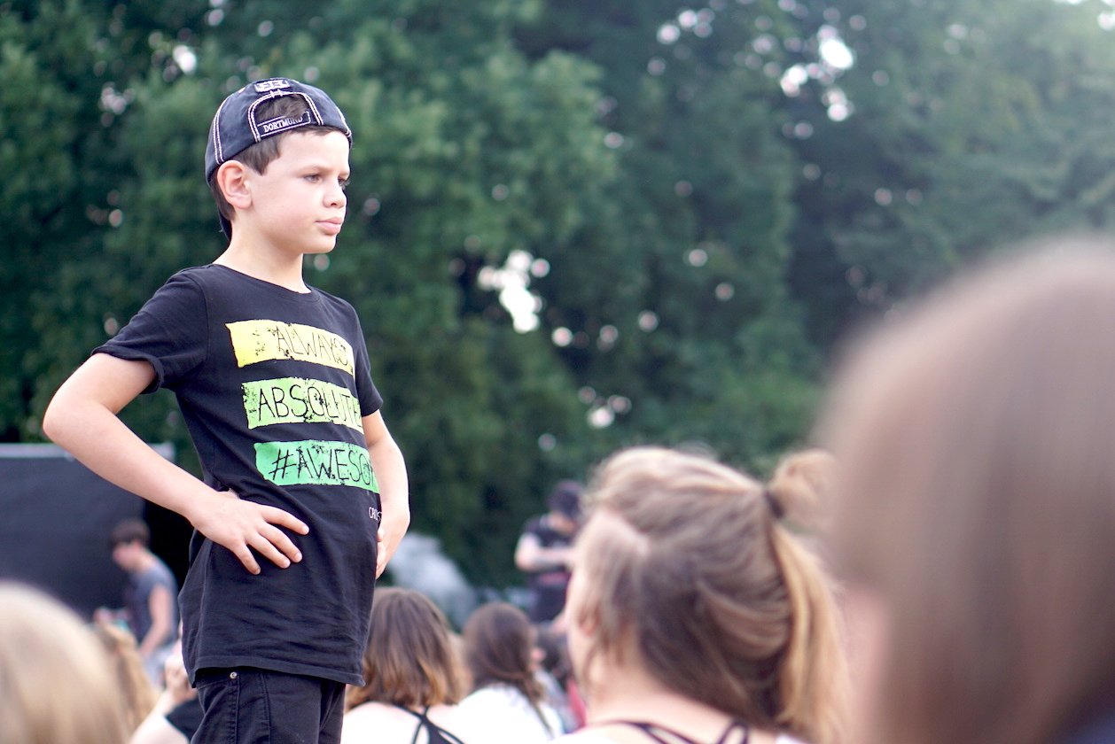 Gisbert zu Knyphausen nutzt das elterliche Weingut im Rheingau jährlich als Festivalgelände. – Gleich spielen Die Nerven. Wo seh ich am meisten? 