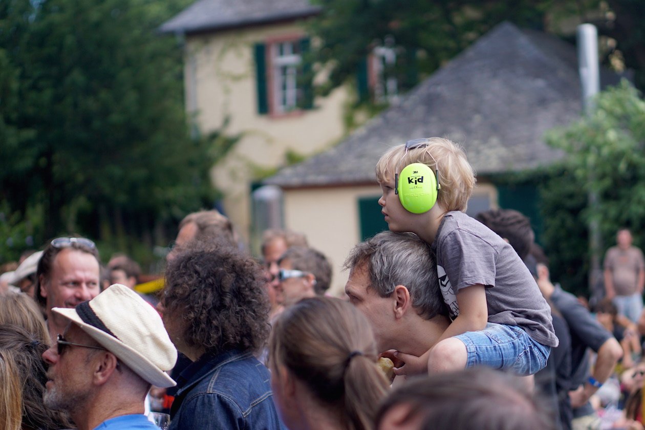 Element Of Crime, Notwist und Annenmaykantereit als Ersatz für die erkrankte Judith Holofernes: So war das Heimspiel Knyphausen 2017. – AMK-Fans. 