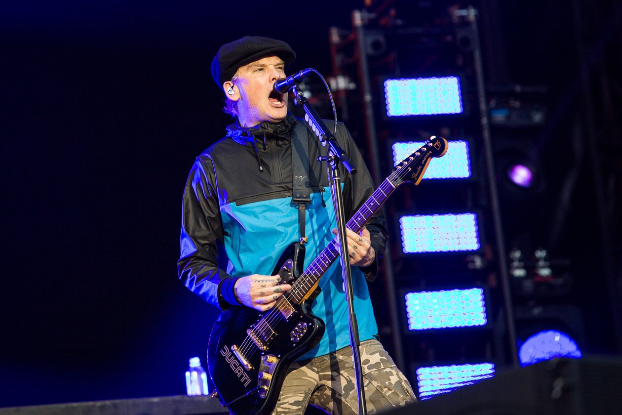 78.000 Fans auf der Sandrennbahn Eichenring! – Matt Skiba.