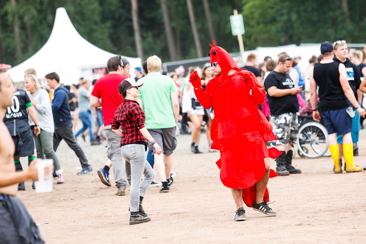 78.000 Fans auf der Sandrennbahn Eichenring! – Mr. Crab ist auch da.