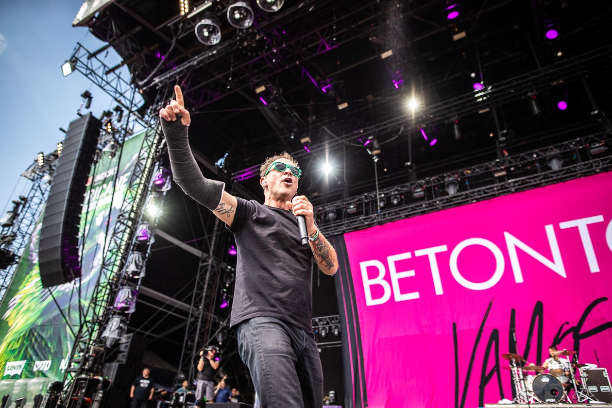 Foo Fighters, The Cure, Die Toten Hosen u.v.a.: Schaulaufen der Alternative-Stars. – Betontod.