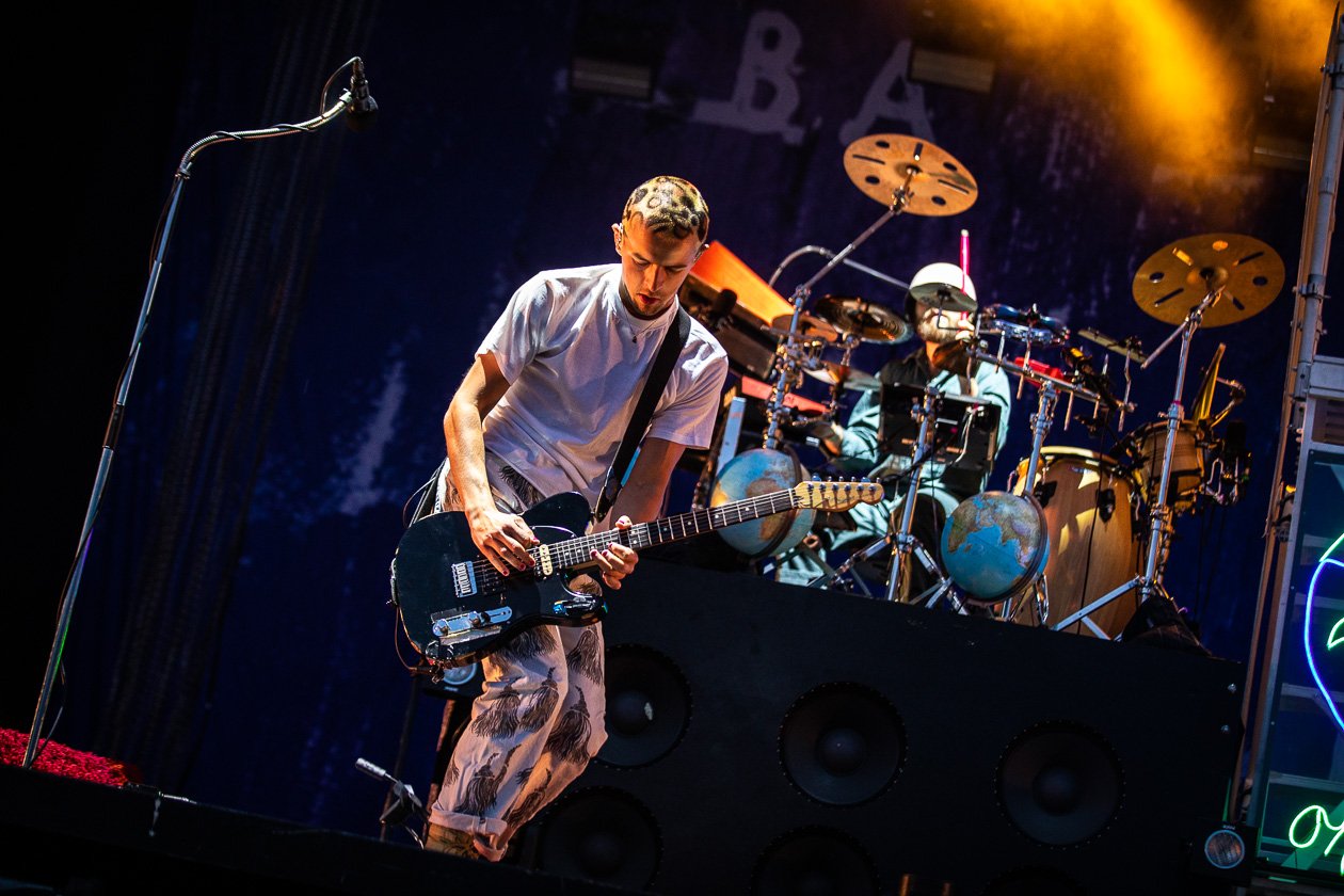 Foo Fighters, The Cure, Die Toten Hosen u.v.a.: Schaulaufen der Alternative-Stars. – Bilderbuch.