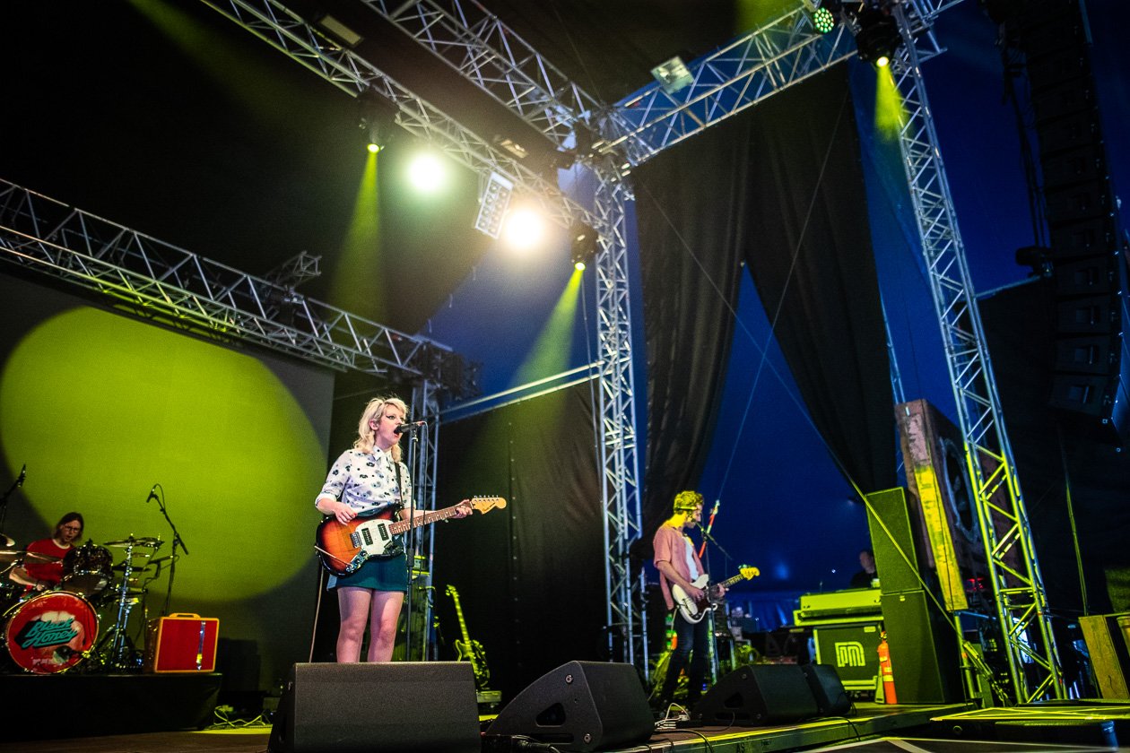 Foo Fighters, The Cure, Die Toten Hosen u.v.a.: Schaulaufen der Alternative-Stars. – Black Honey.