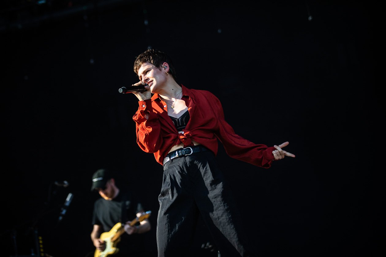 Foo Fighters, The Cure, Die Toten Hosen u.v.a.: Schaulaufen der Alternative-Stars. – Christine And The Queens.