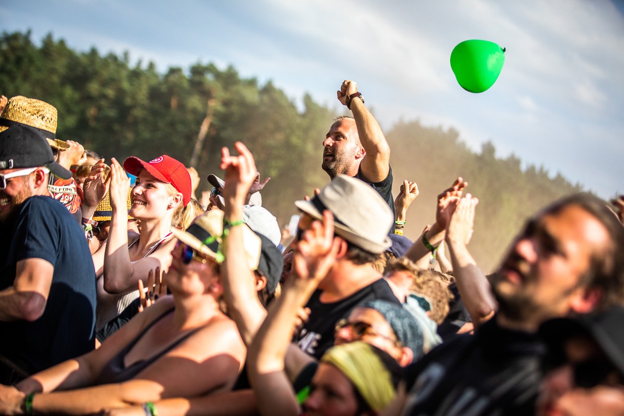 Foo Fighters, The Cure, Die Toten Hosen u.v.a.: Schaulaufen der Alternative-Stars. – Staub und gute Laune bei Flogging Molly.