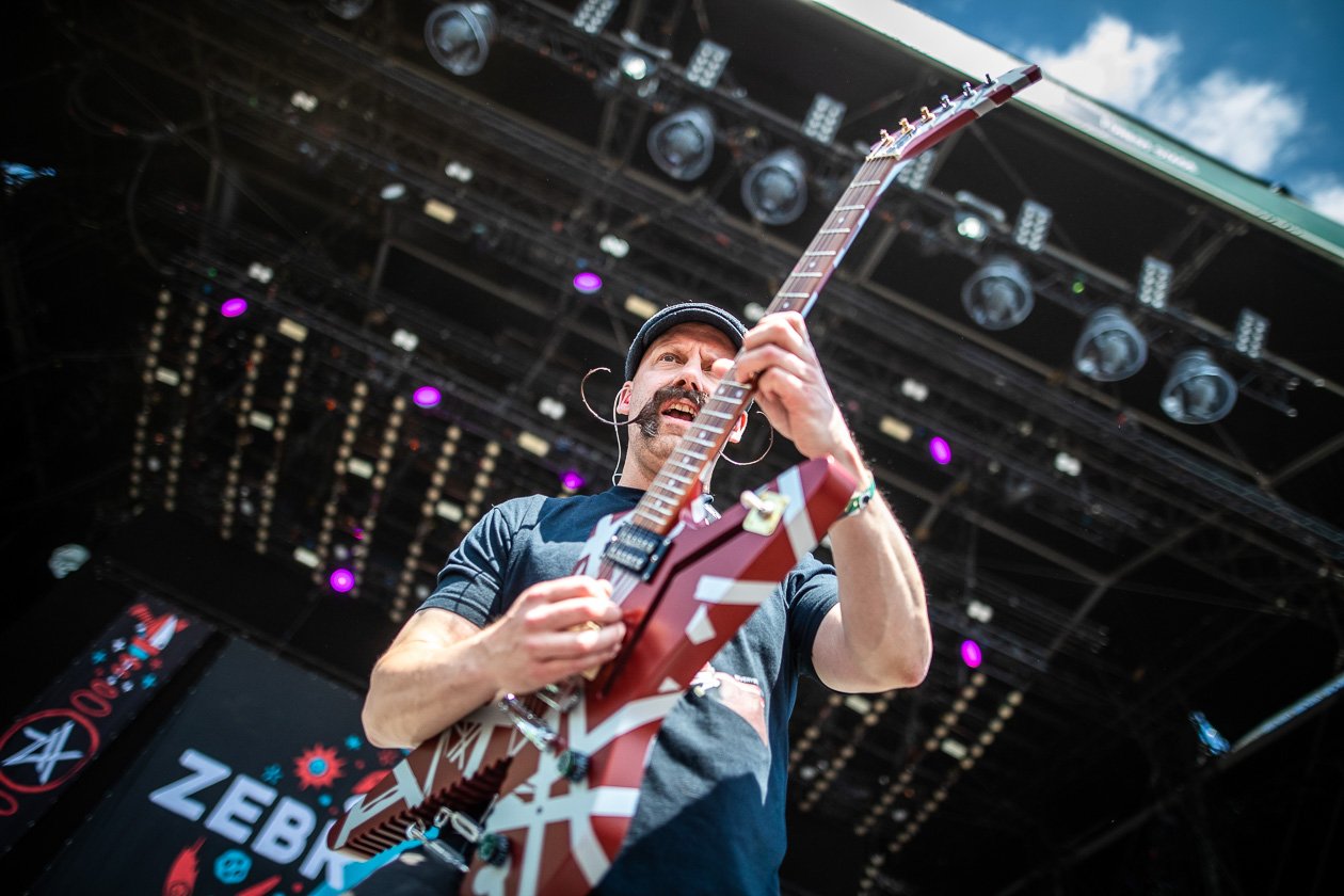 Foo Fighters, The Cure, Die Toten Hosen u.v.a.: Schaulaufen der Alternative-Stars. – Zebrahead.