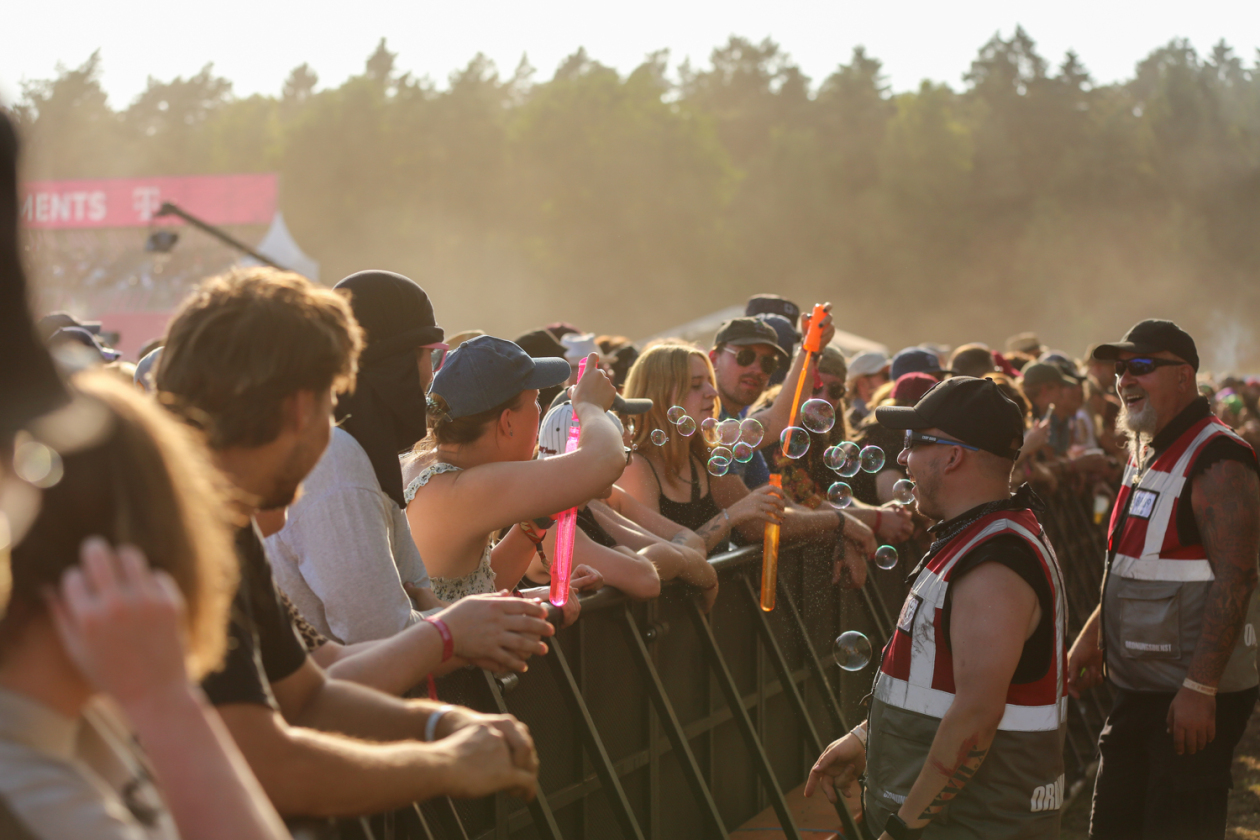 Sonne satt in Scheeßel: Rise Against, Electric Callboy, Biffy Clyro, Olli Schulz, The Prodigy, Hot Water Music u.a. – Bubbles!