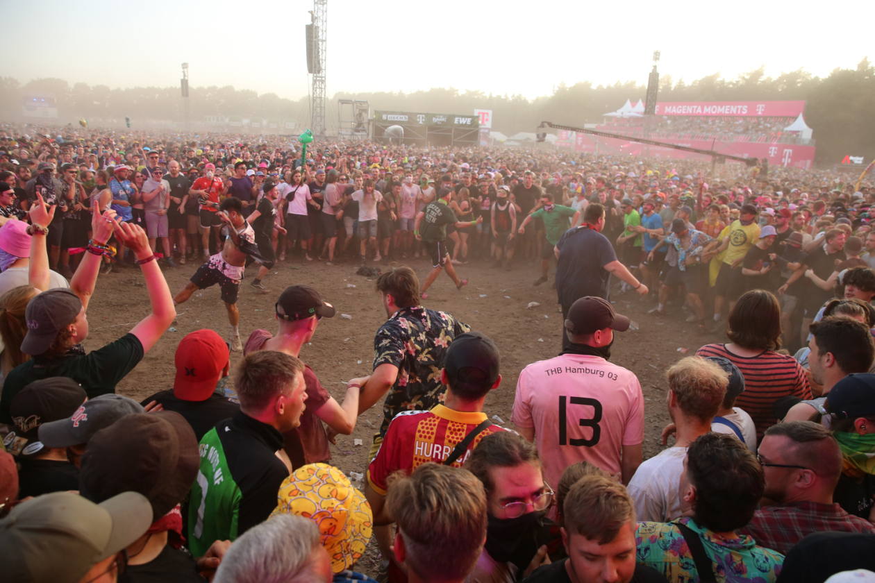 Sonne satt in Scheeßel: Rise Against, Electric Callboy, Biffy Clyro, Olli Schulz, The Prodigy, Hot Water Music u.a. – Electrisiert!