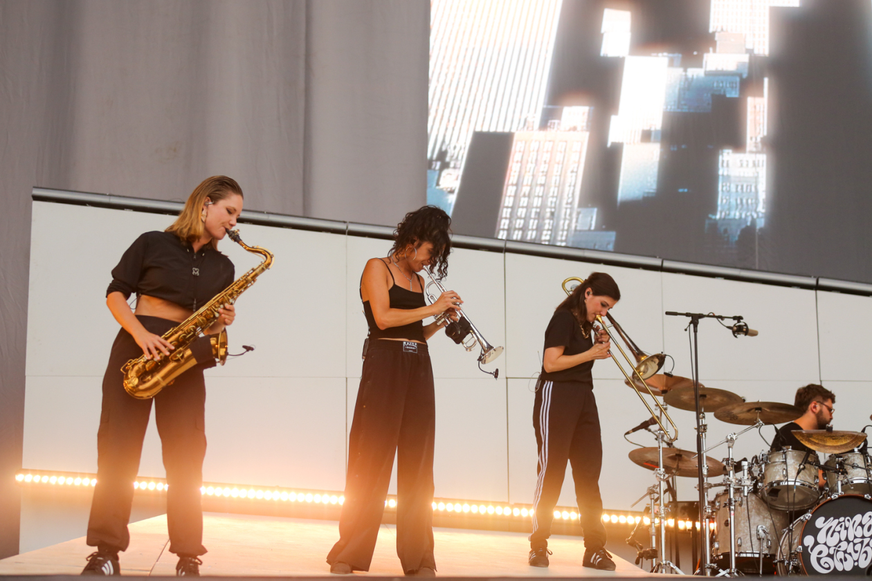 Sonne satt in Scheeßel: Rise Against, Electric Callboy, Biffy Clyro, Olli Schulz, The Prodigy, Hot Water Music u.a. – Nina Chuba.
