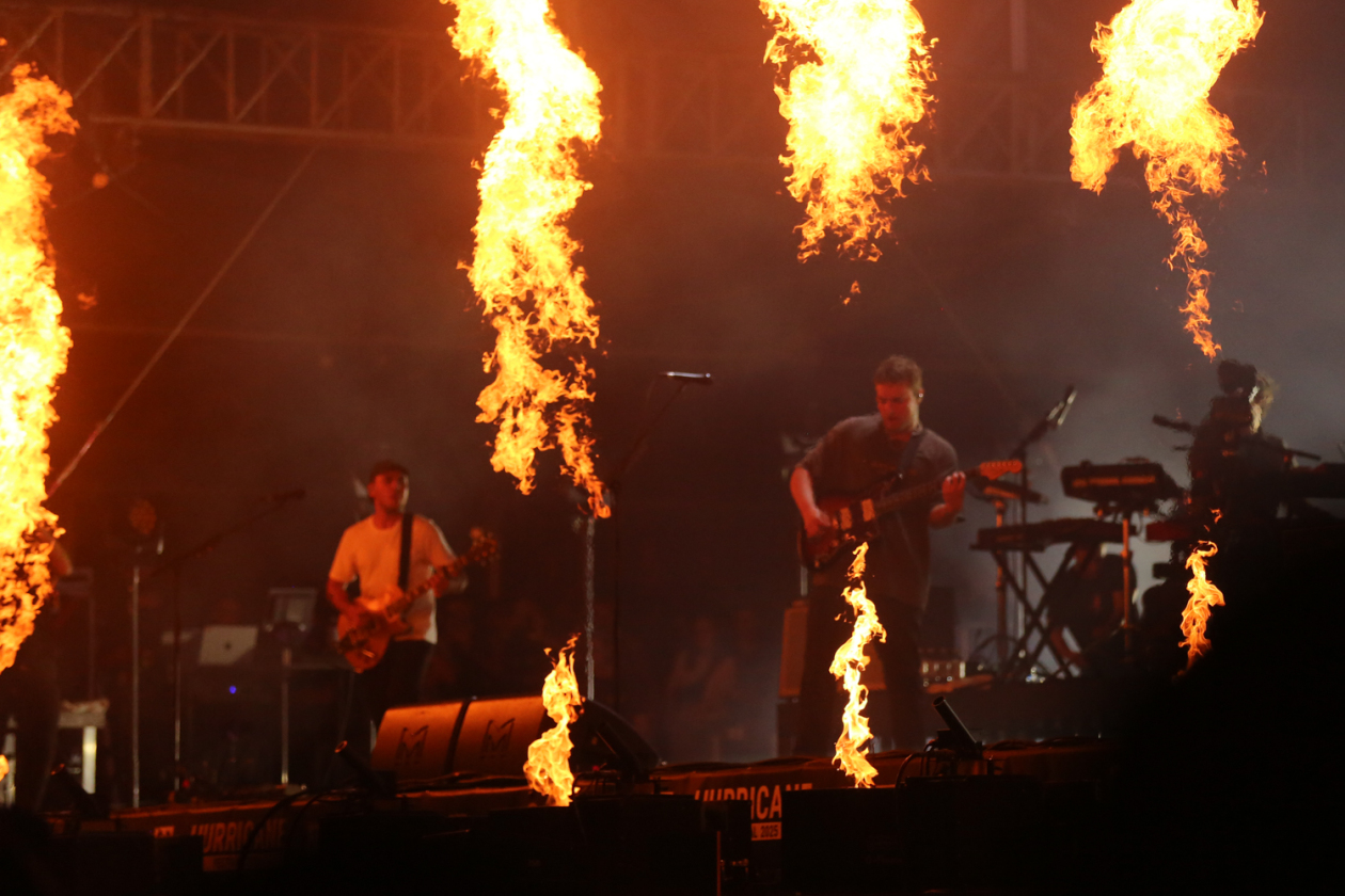 Sonne satt in Scheeßel: Rise Against, Electric Callboy, Biffy Clyro, Olli Schulz, The Prodigy, Hot Water Music u.a. – Sam Fender.