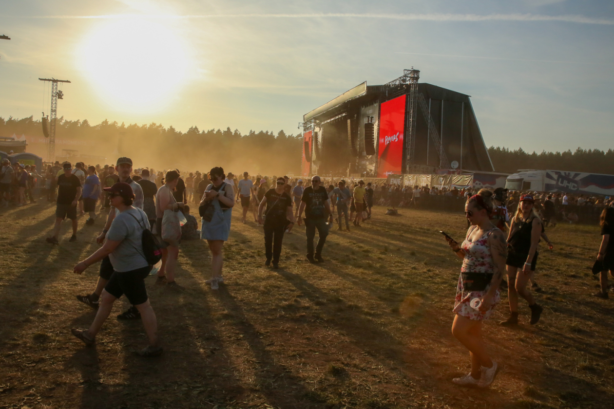 Sonne satt in Scheeßel: Rise Against, Electric Callboy, Biffy Clyro, Olli Schulz, The Prodigy, Hot Water Music u.a. – Staubige Angelegenheit.