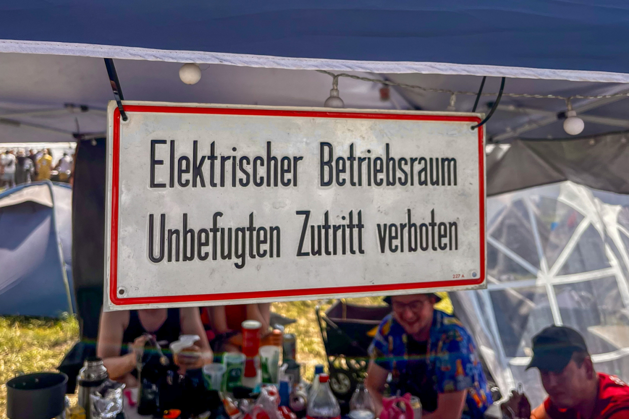 Sonne satt in Scheeßel: Rise Against, Electric Callboy, Biffy Clyro, Olli Schulz, The Prodigy, Hot Water Music u.a. – Warnung!