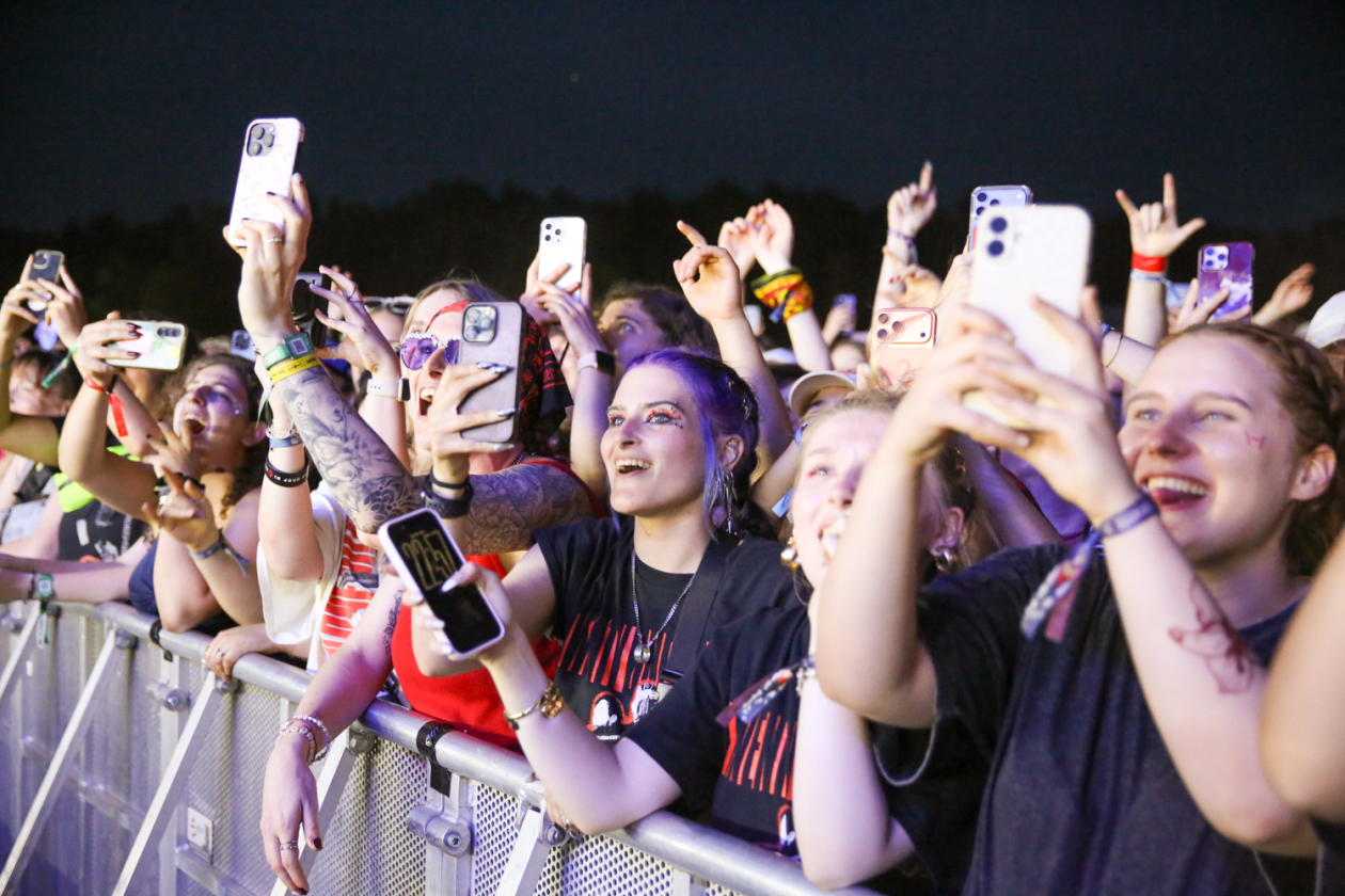Sommer über dem Eichenring: Twenty One Pilots, Kraftklub, Billy Talent The Offspring, Donots, Yungblud, Nothing But Thieves u.v.a. feiern mit fast 80.000 Fans. – Festhalten.