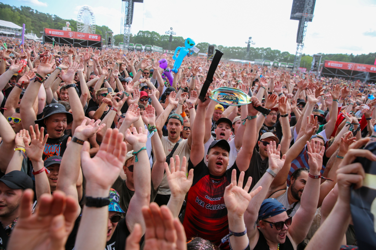 Sommer über dem Eichenring: Twenty One Pilots, Kraftklub, Billy Talent The Offspring, Donots, Yungblud, Nothing But Thieves u.v.a. feiern mit fast 80.000 Fans. – Hände hoch.