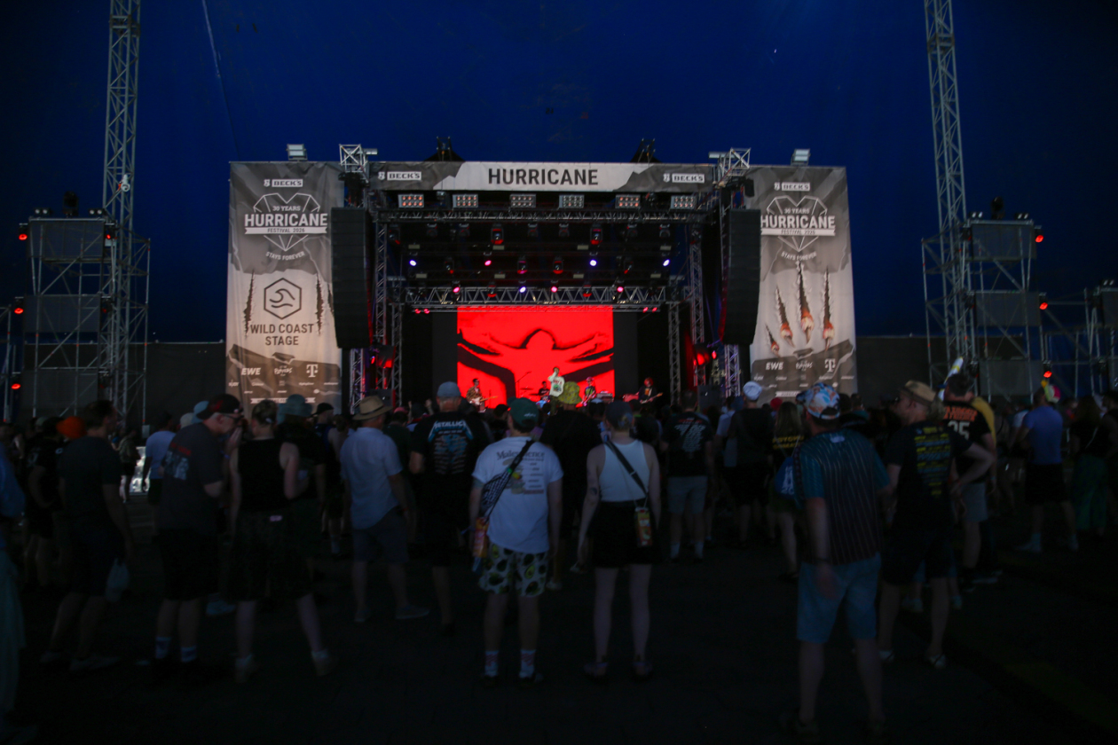 Sommer über dem Eichenring: Twenty One Pilots, Kraftklub, Billy Talent The Offspring, Donots, Yungblud, Nothing But Thieves u.v.a. feiern mit fast 80.000 Fans. – Militarie Gun.