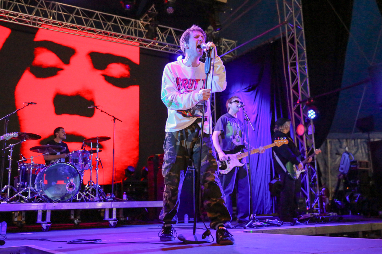 Sommer über dem Eichenring: Twenty One Pilots, Kraftklub, Billy Talent The Offspring, Donots, Yungblud, Nothing But Thieves u.v.a. feiern mit fast 80.000 Fans. – Militarie Gun.