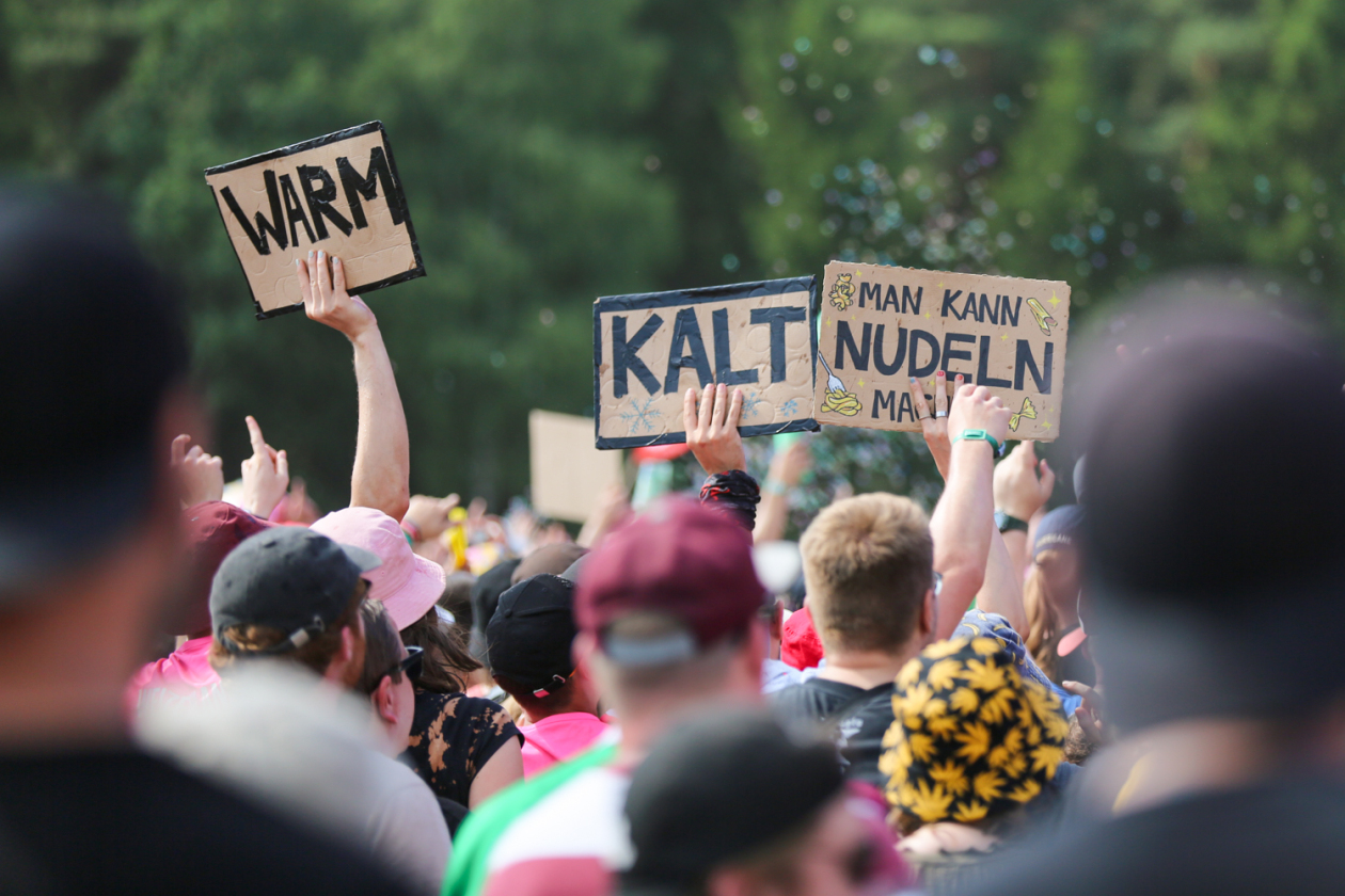 Sommer über dem Eichenring: Twenty One Pilots, Kraftklub, Billy Talent The Offspring, Donots, Yungblud, Nothing But Thieves u.v.a. feiern mit fast 80.000 Fans. – Pasta, Pasta.