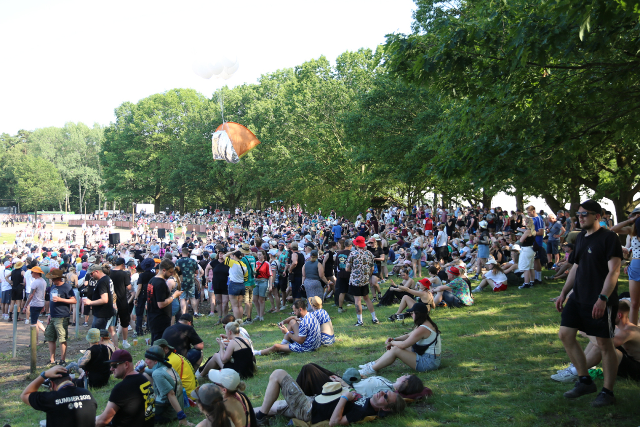 Sommer über dem Eichenring: Twenty One Pilots, Kraftklub, Billy Talent The Offspring, Donots, Yungblud, Nothing But Thieves u.v.a. feiern mit fast 80.000 Fans. – Schatten ist Leben. 