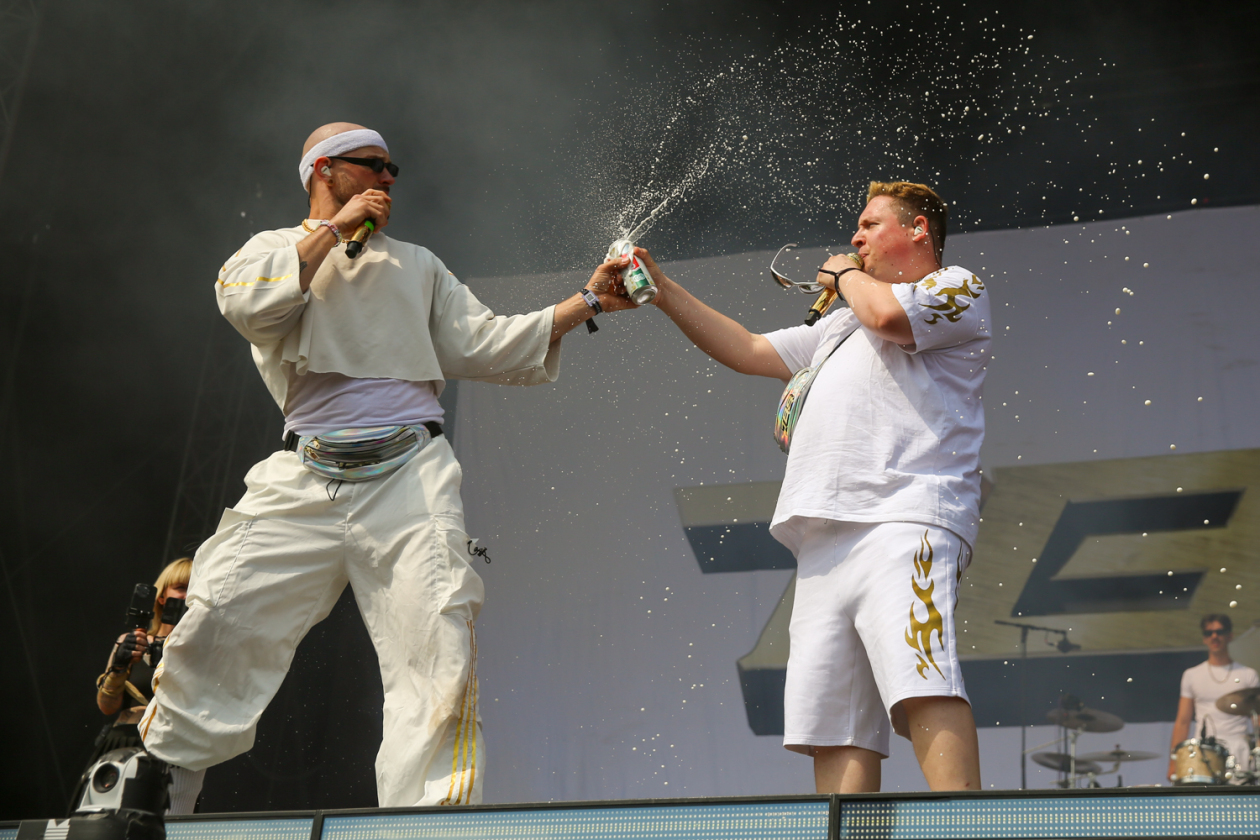 Sommer über dem Eichenring: Twenty One Pilots, Kraftklub, Billy Talent The Offspring, Donots, Yungblud, Nothing But Thieves u.v.a. feiern mit fast 80.000 Fans. – The Butcher Sisters.