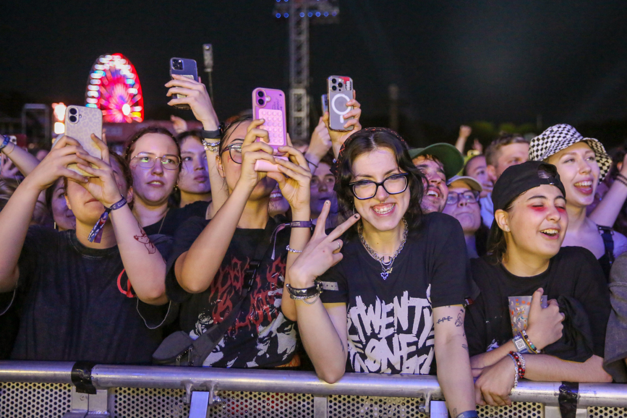 Sommer über dem Eichenring: Twenty One Pilots, Kraftklub, Billy Talent The Offspring, Donots, Yungblud, Nothing But Thieves u.v.a. feiern mit fast 80.000 Fans. – Twenty One Pilots.