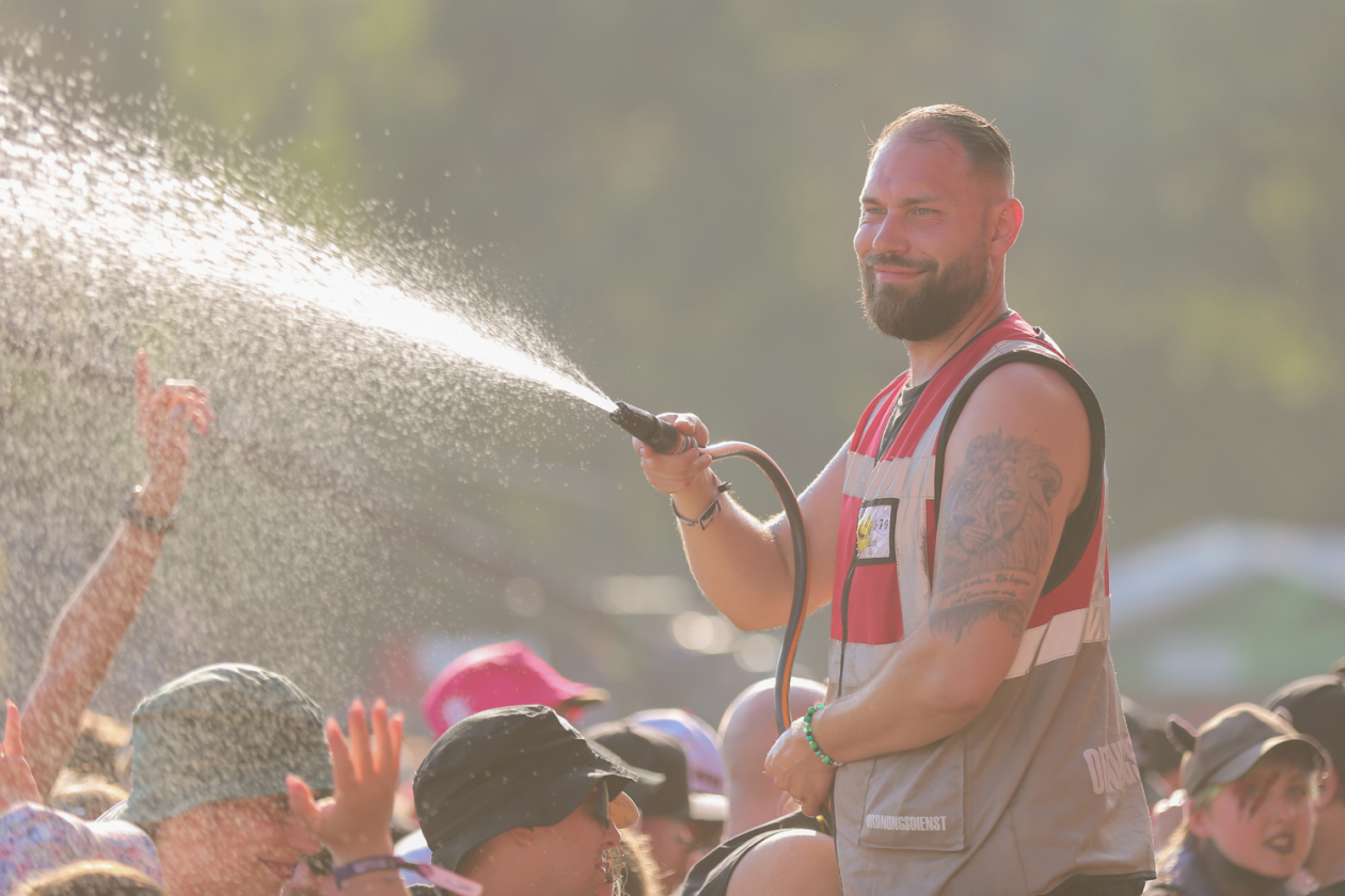Sommer über dem Eichenring: Twenty One Pilots, Kraftklub, Billy Talent The Offspring, Donots, Yungblud, Nothing But Thieves u.v.a. feiern mit fast 80.000 Fans. – Wasser!