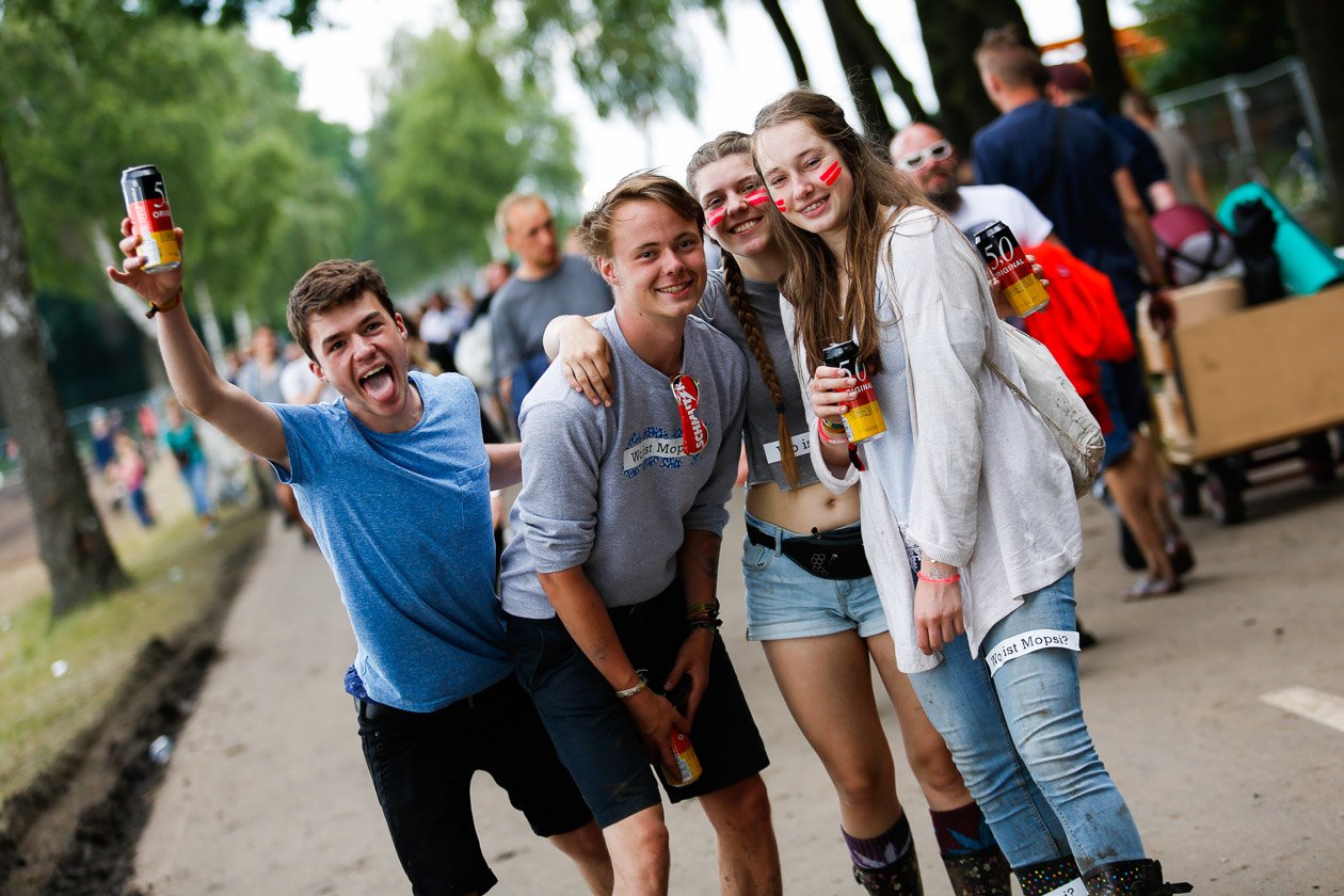 Alle Fotos zum Open-Air in Scheeßel. – Gute Laune trotzdem allenthalben. Cheers!
