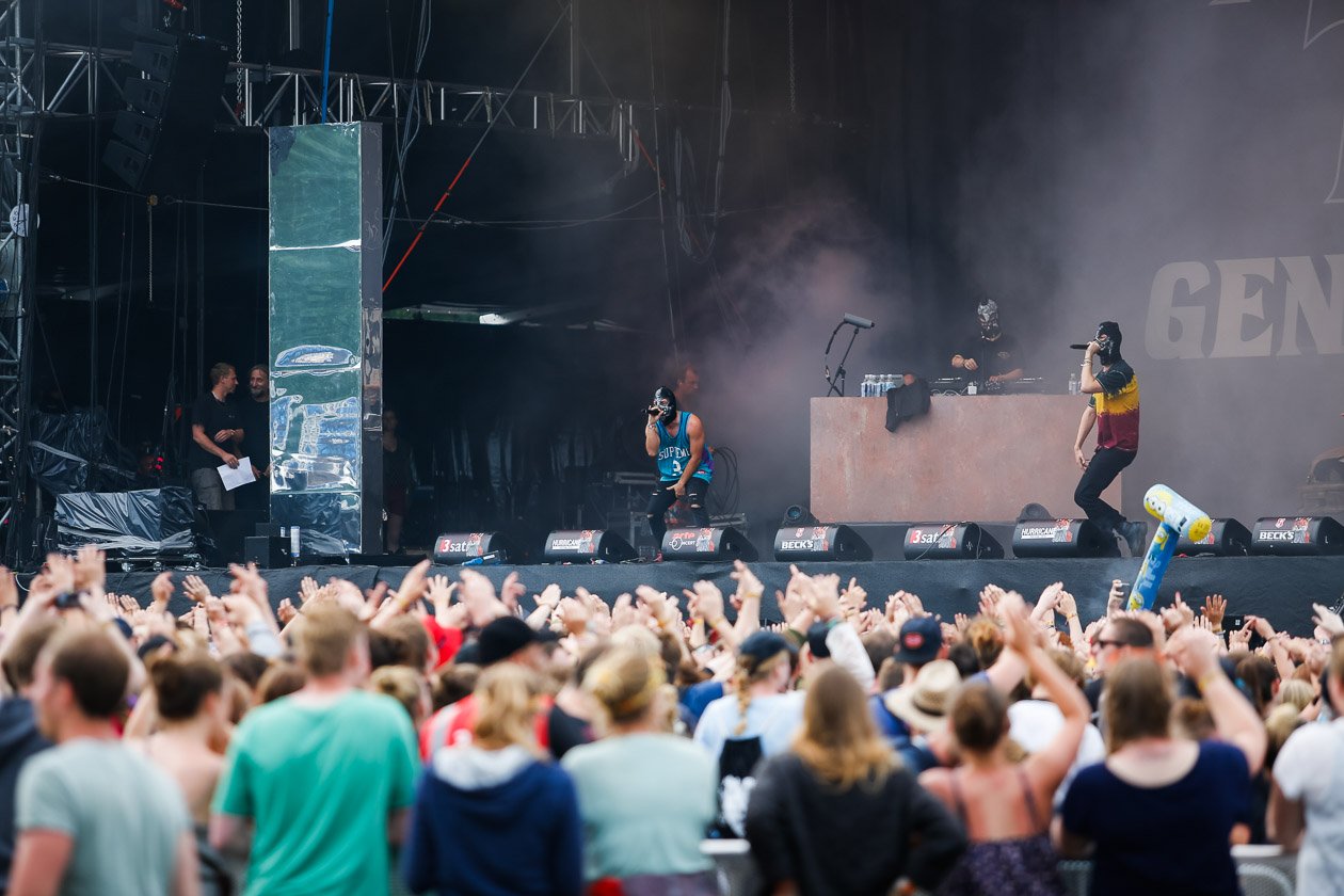 Alle Fotos zum Open-Air in Scheeßel. – Mit Genetikk wars um halb Neun weiter gegangen.