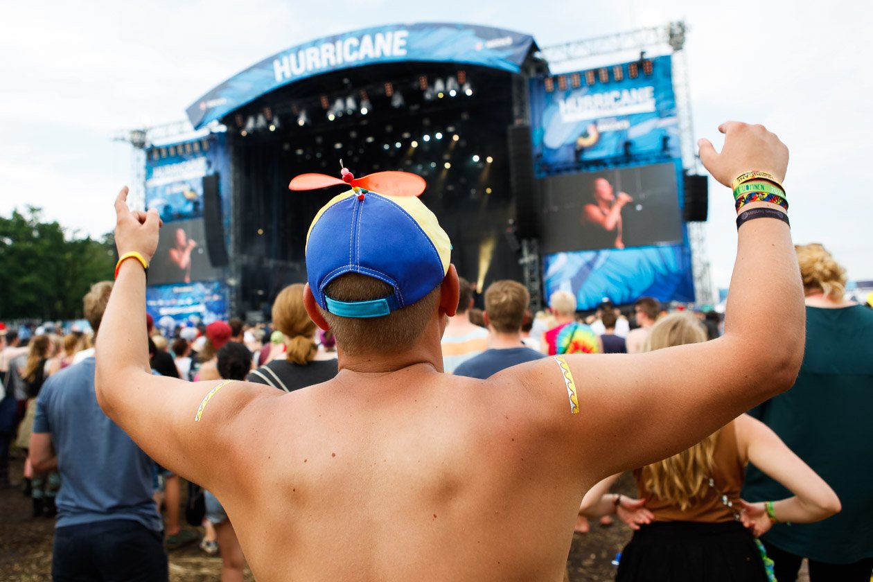 Alle Fotos zum Open-Air in Scheeßel. – Trotdem herrschte auch gute Laune.