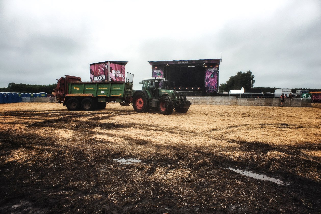 Alle Fotos zum Open-Air in Scheeßel. – ... um das Festivalgelände wieder spielbereit zu kriegen.