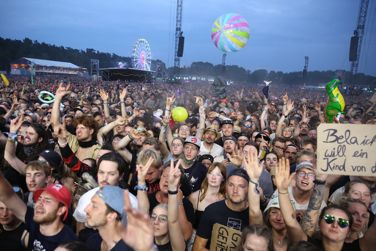 Willkommene Auszeit: 78.000 Fans feiern auf dem Eichenring. – Bela!