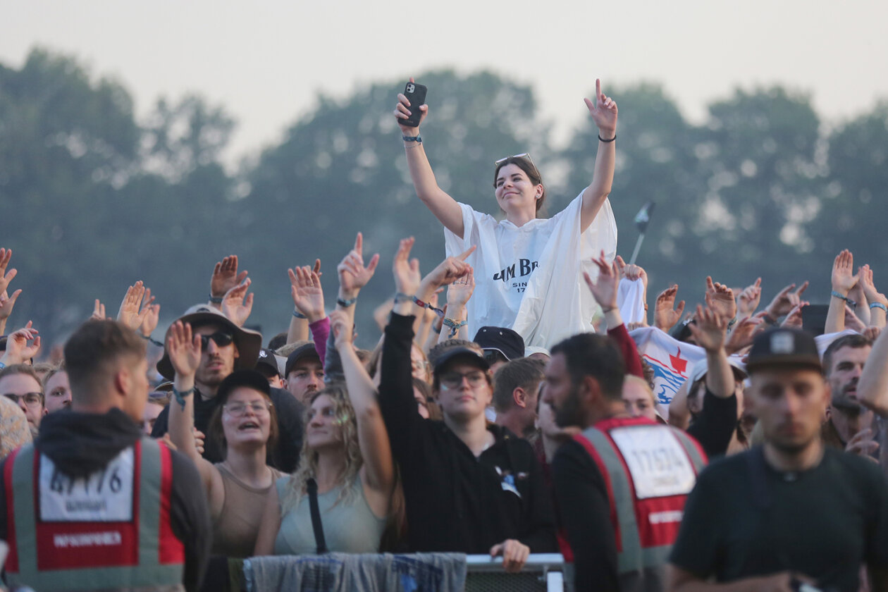 Willkommene Auszeit: 78.000 Fans feiern auf dem Eichenring. – Come on!