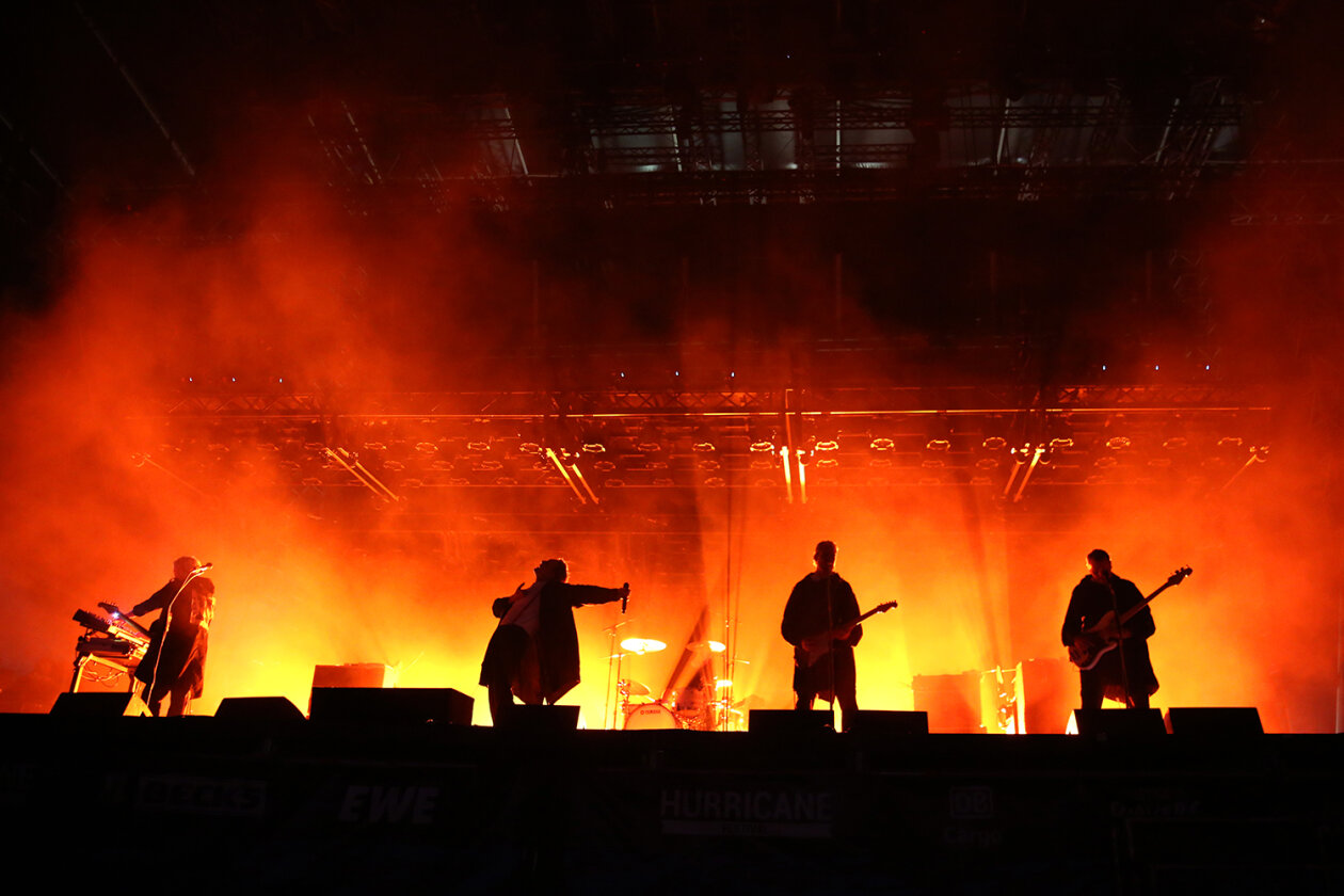 Willkommene Auszeit: 78.000 Fans feiern auf dem Eichenring. – Kraftklub.