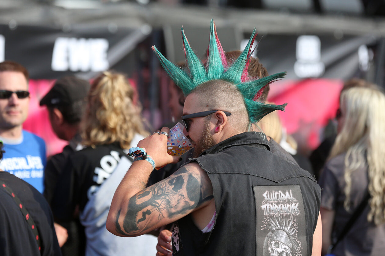 Willkommene Auszeit: 78.000 Fans feiern auf dem Eichenring. – Nice.